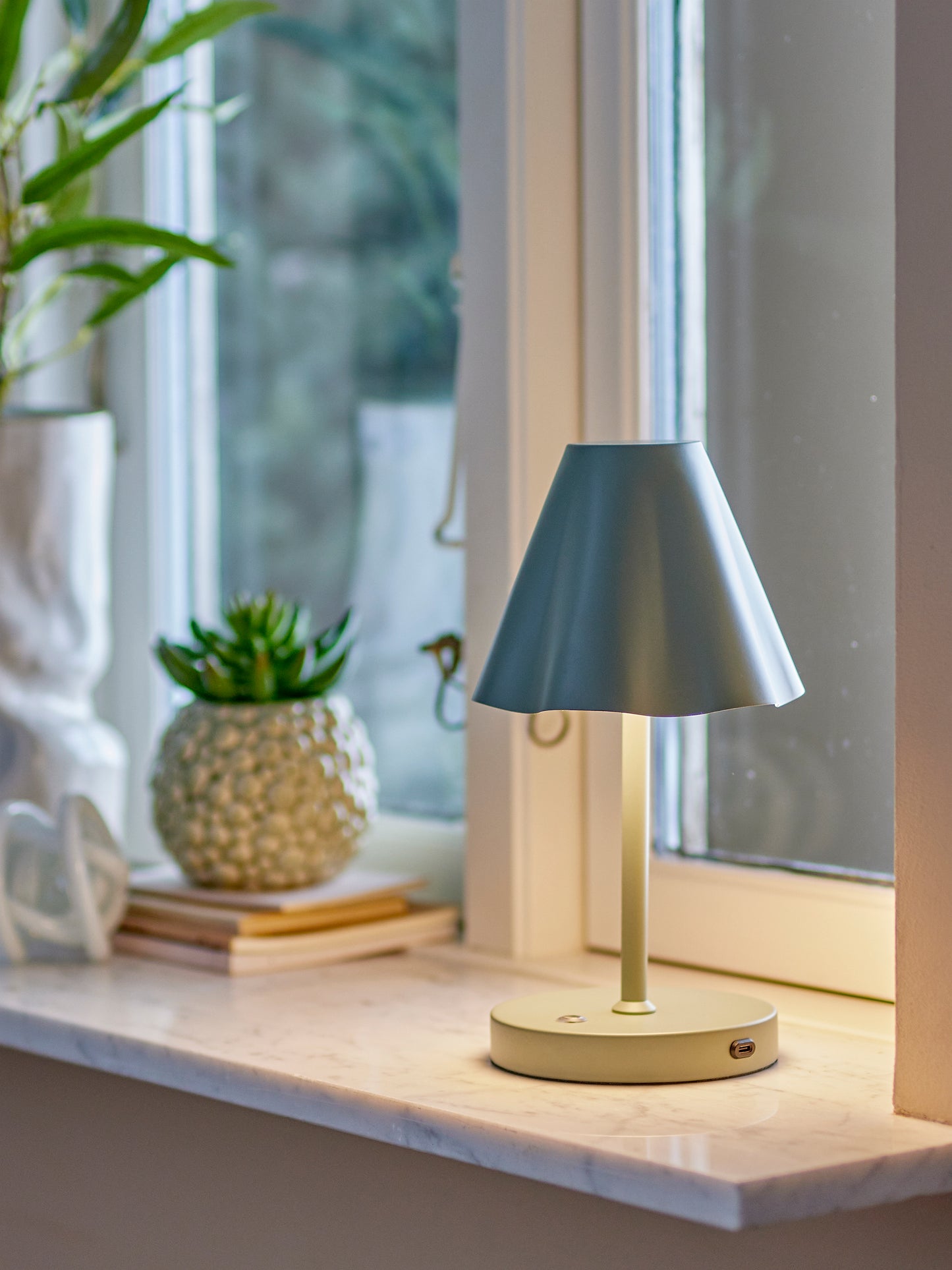 Lianna portabel bordslampa - Grön