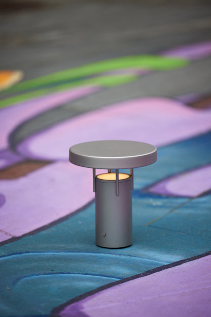 BringMe Portabla Lampa Mini Metallic Sand