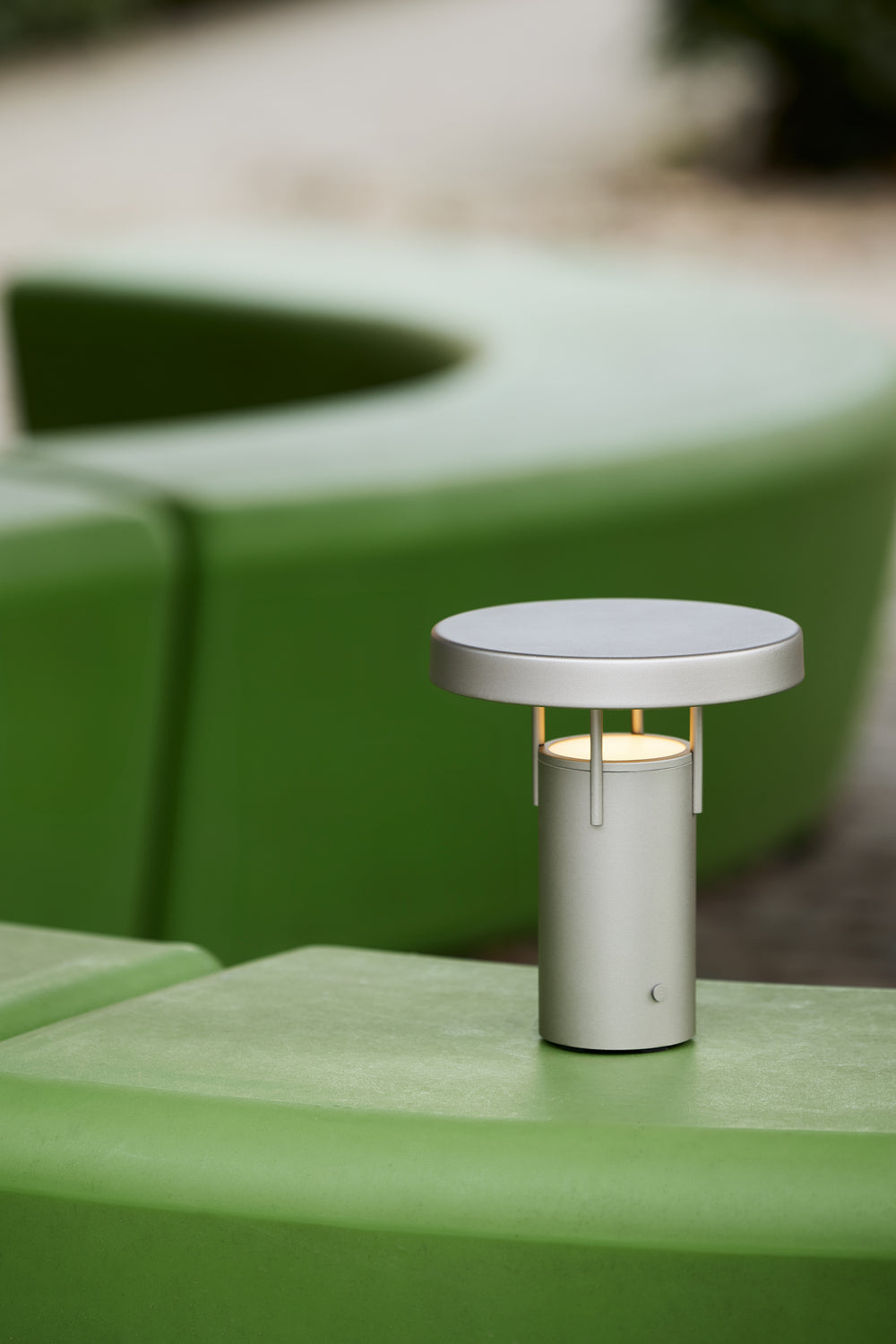 BringMe Portabla Lampa Mini Metallic Sand
